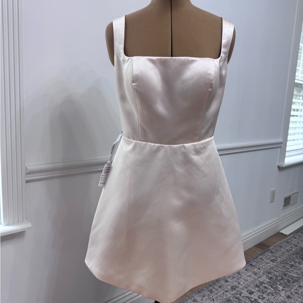 Chic mini dress with corset back